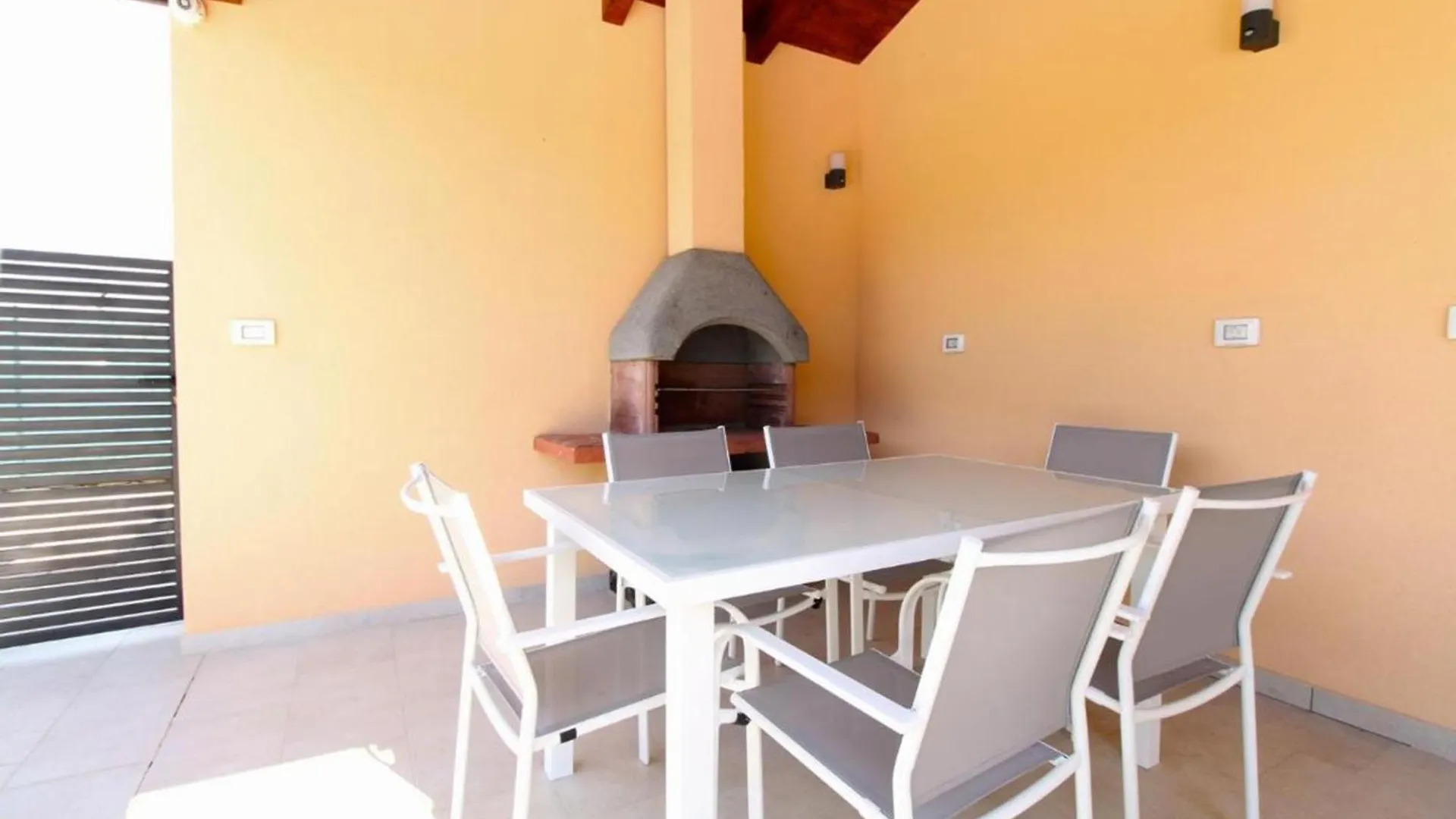 Modern Villa With Private Pool And Garden Pula